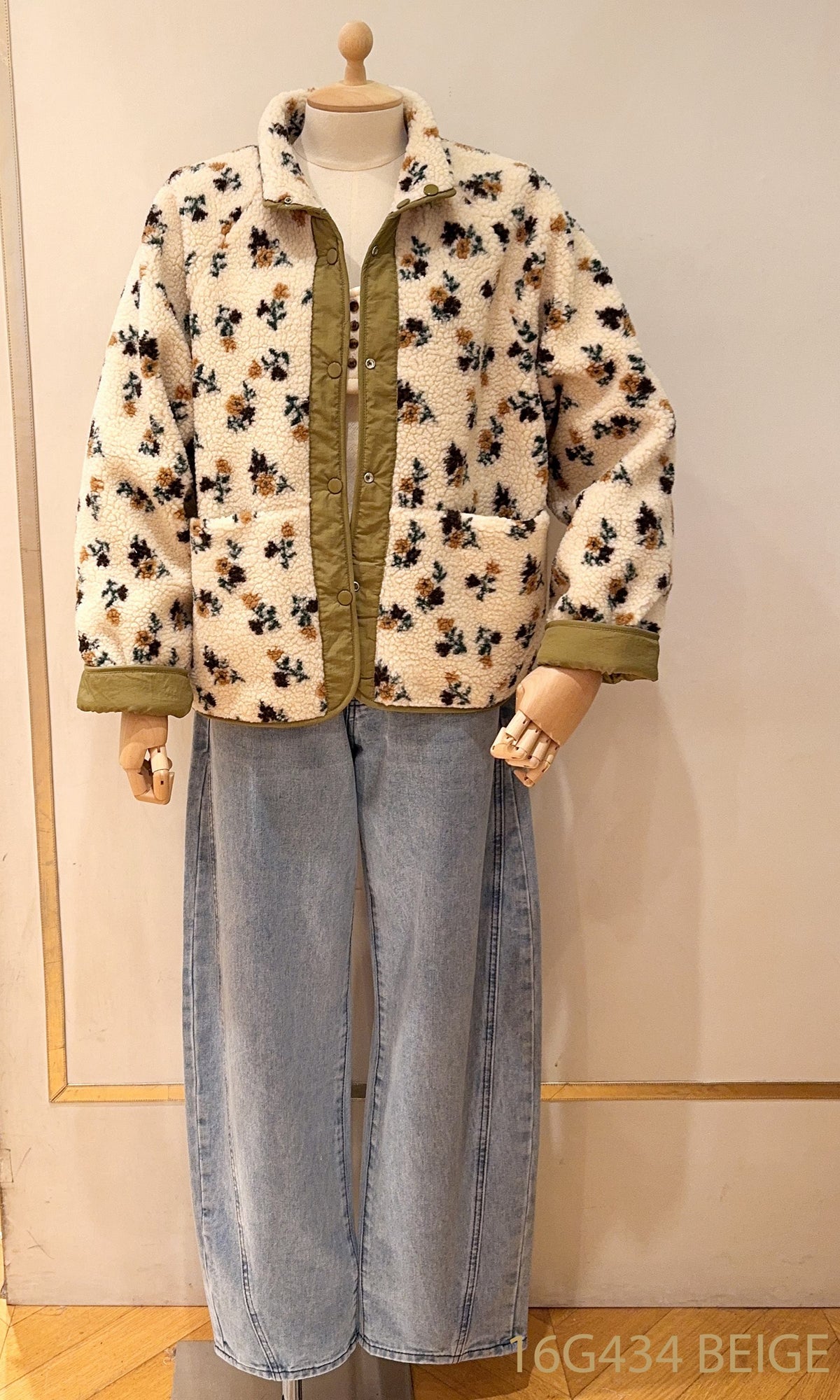 Reversibel teddy coat with flowers