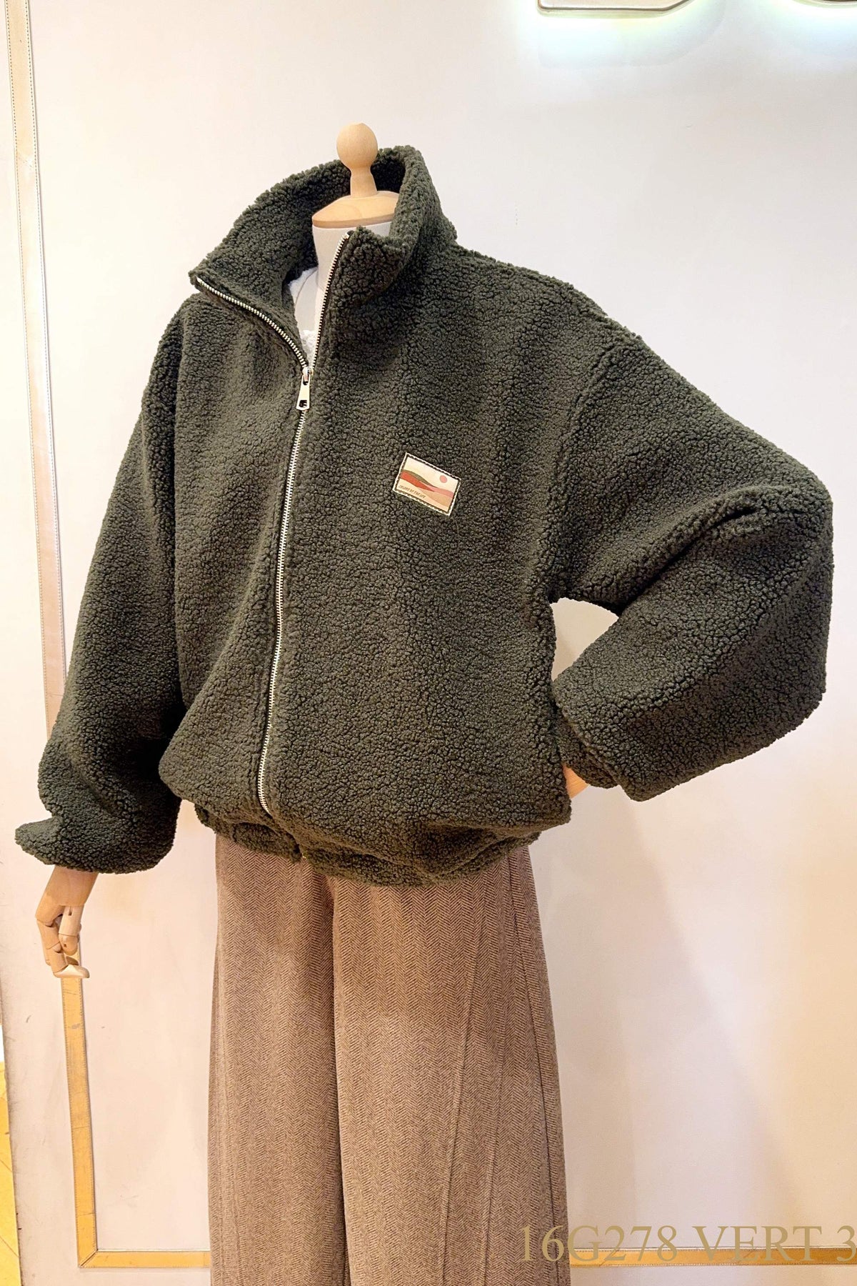 Teddy bomber with zipper