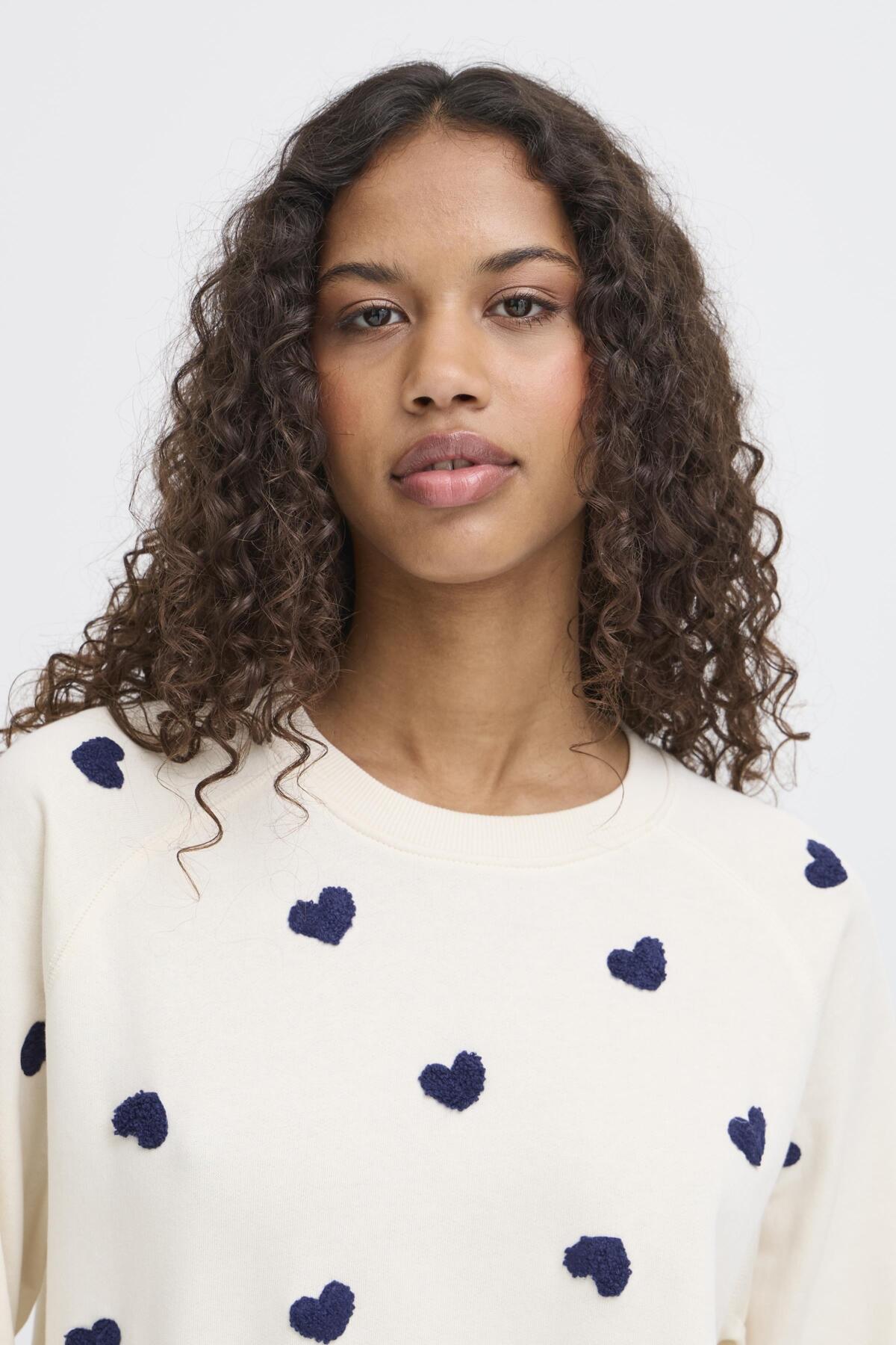 PATRIOT BLUE HEART Sweaters - Ihkasura Sweater van Ichi
