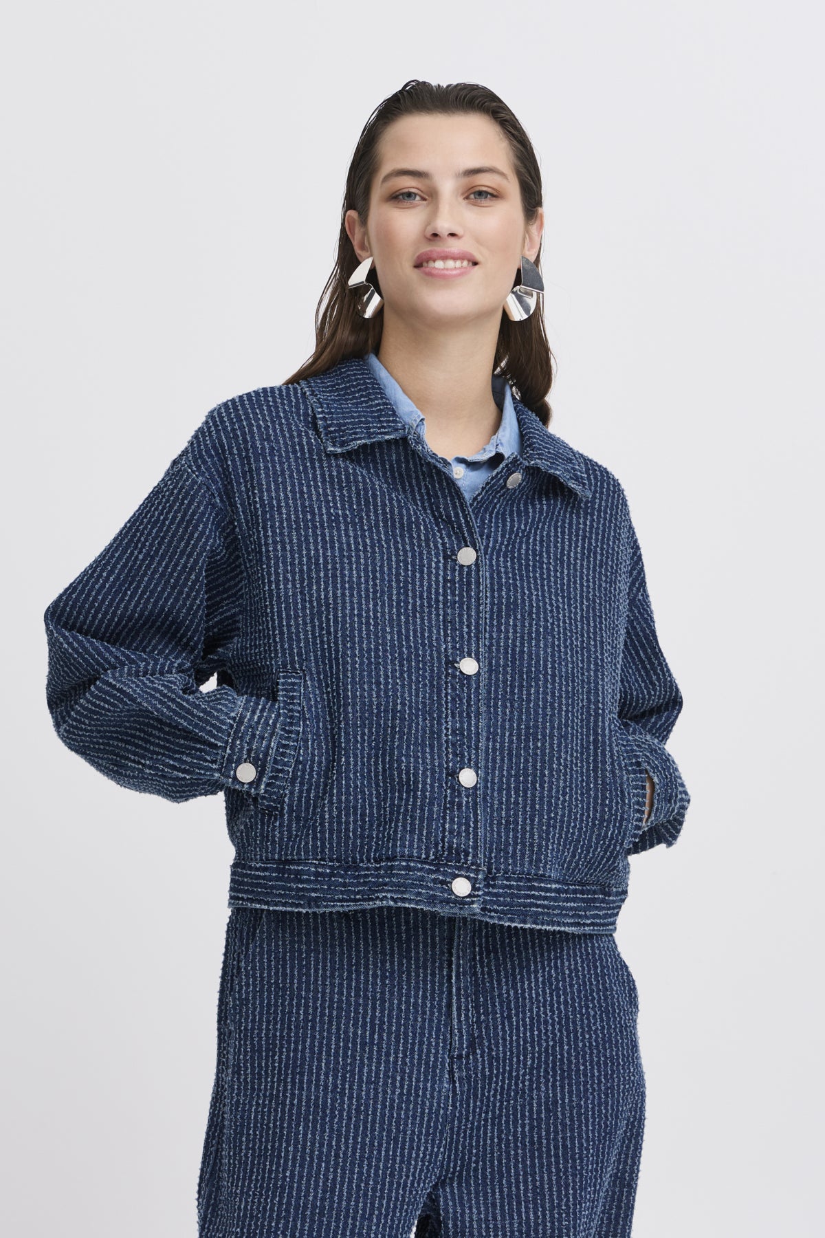 Mid Blue Denim Jassen - Bykanilla Jacket van b.young