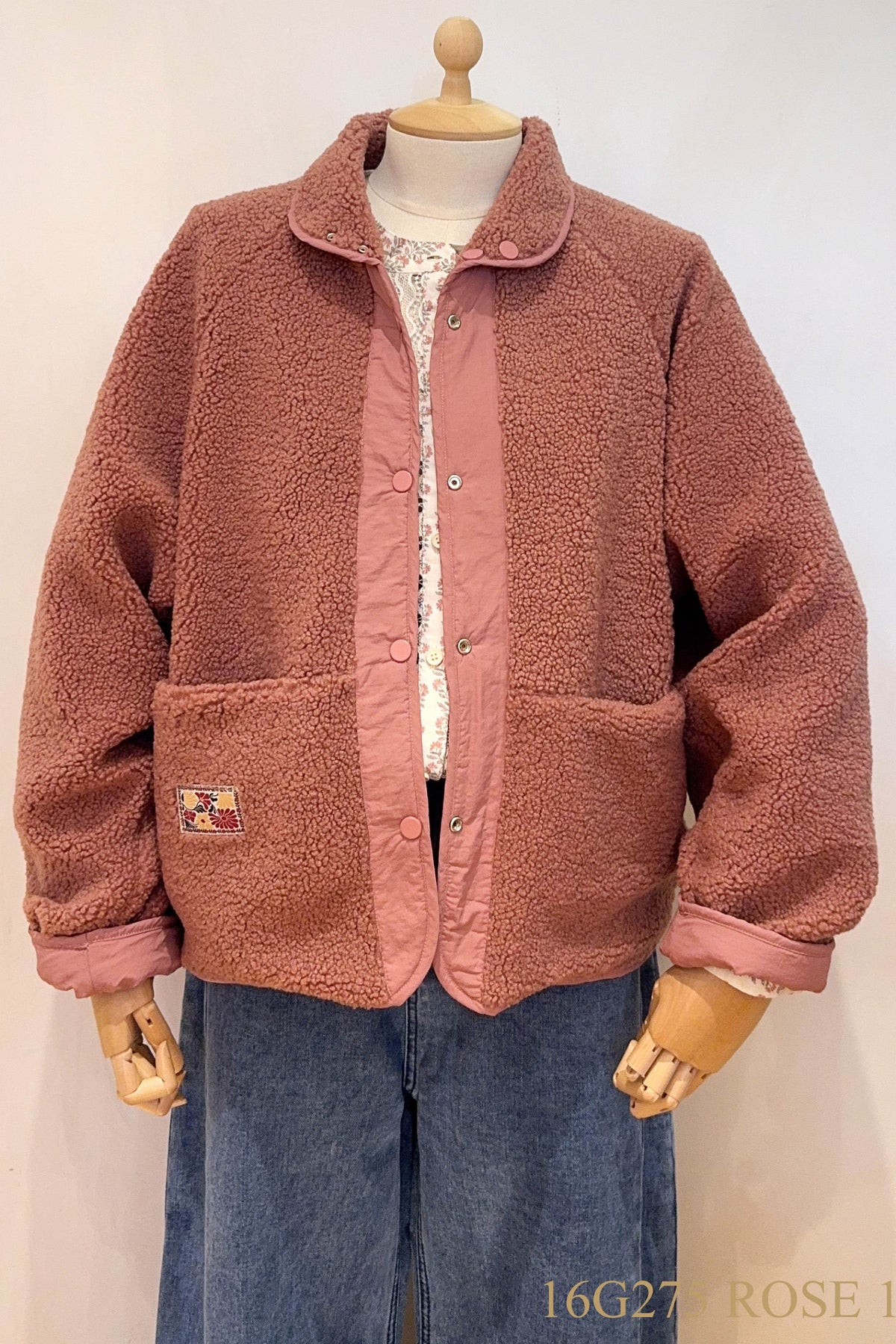Reversibel teddy coat with patch