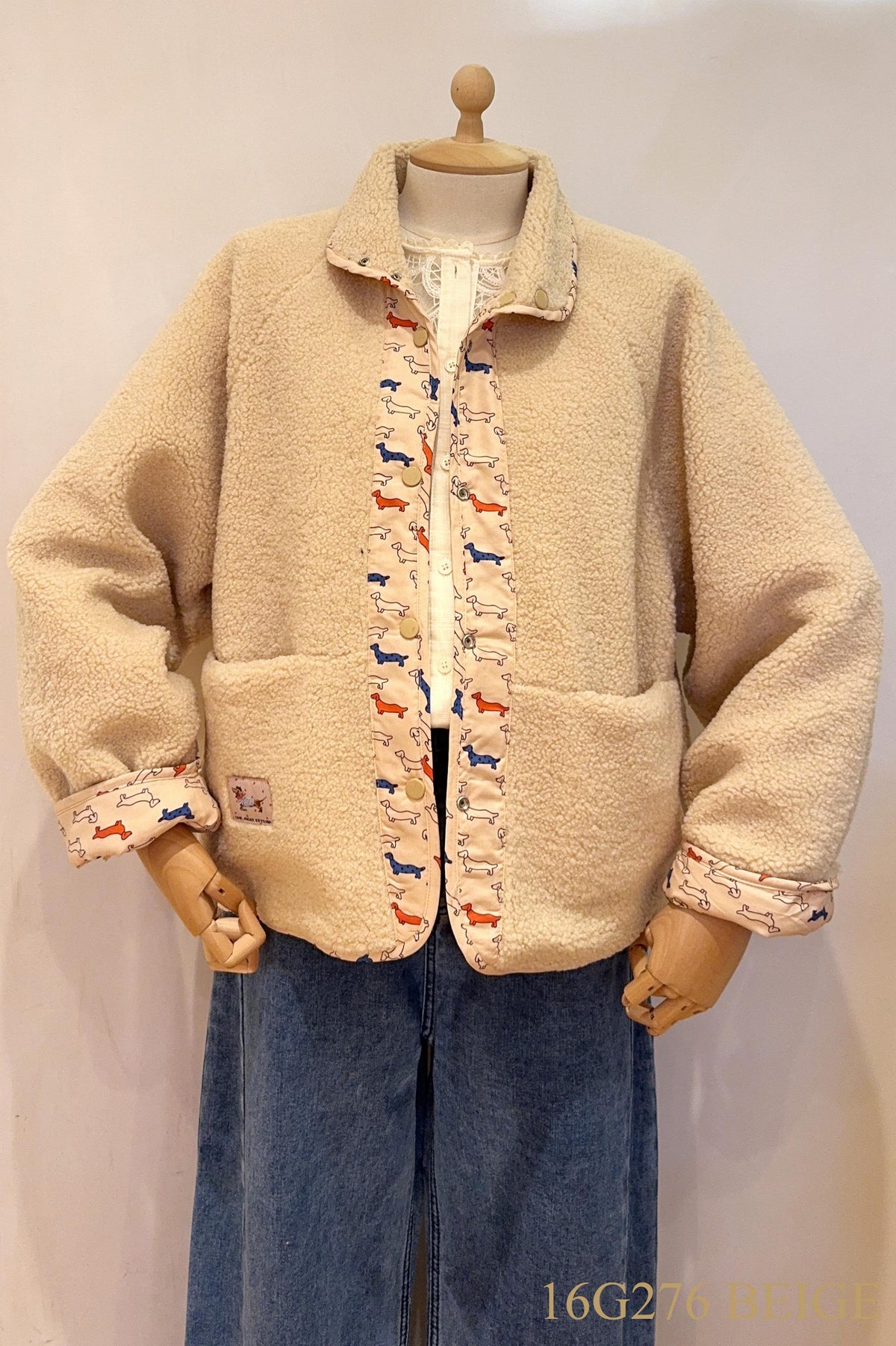 Reversibel teddy coat with teckels