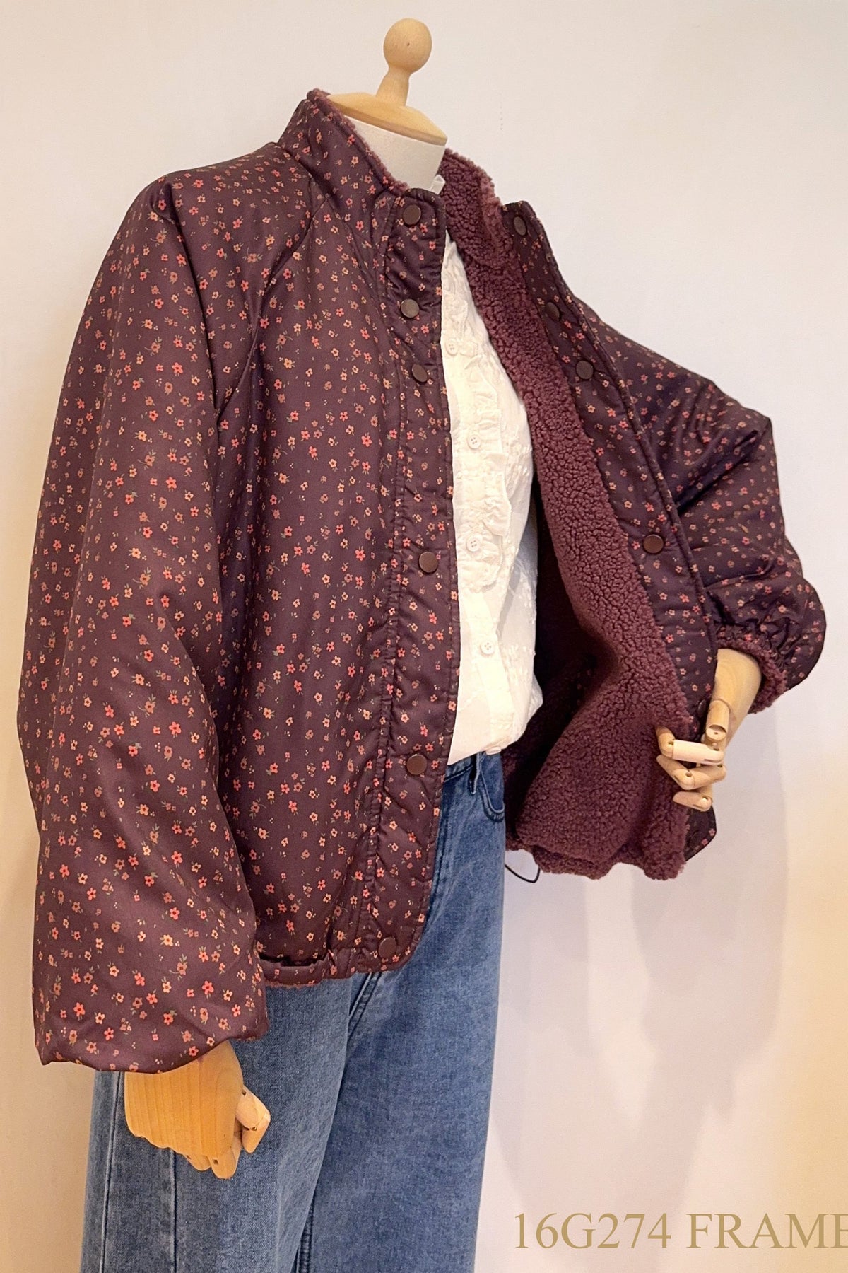 Reversibel teddy coat with small flowers AOP