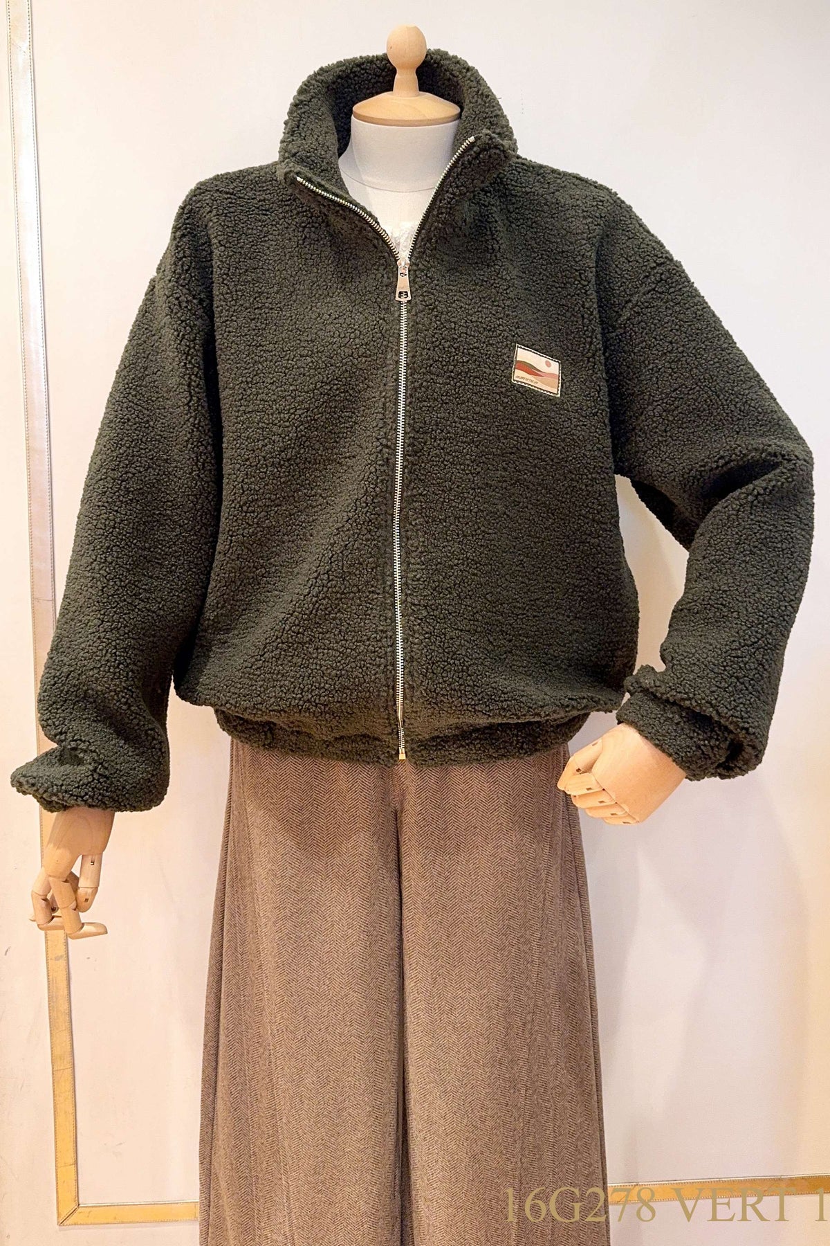 Teddy bomber with zipper