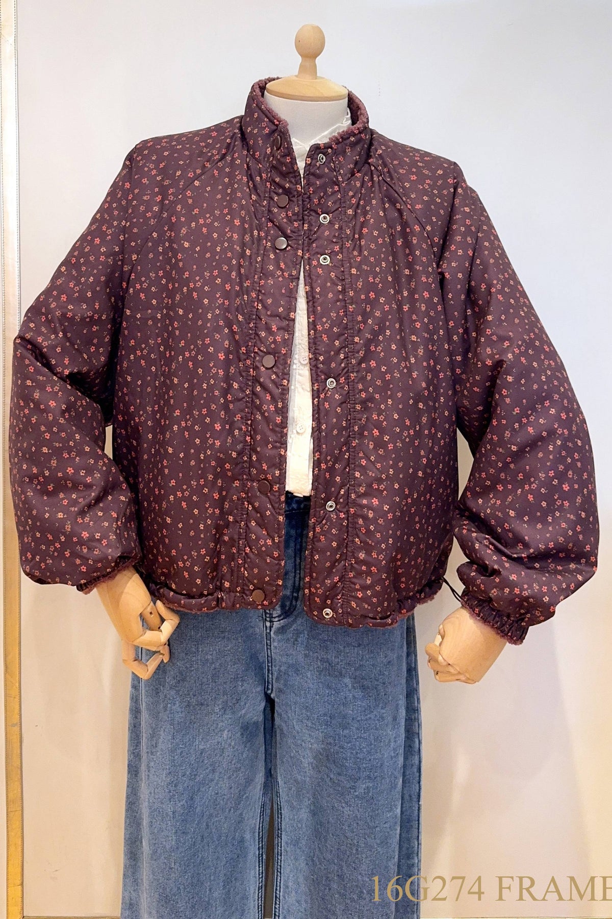Reversibel teddy coat with small flowers AOP