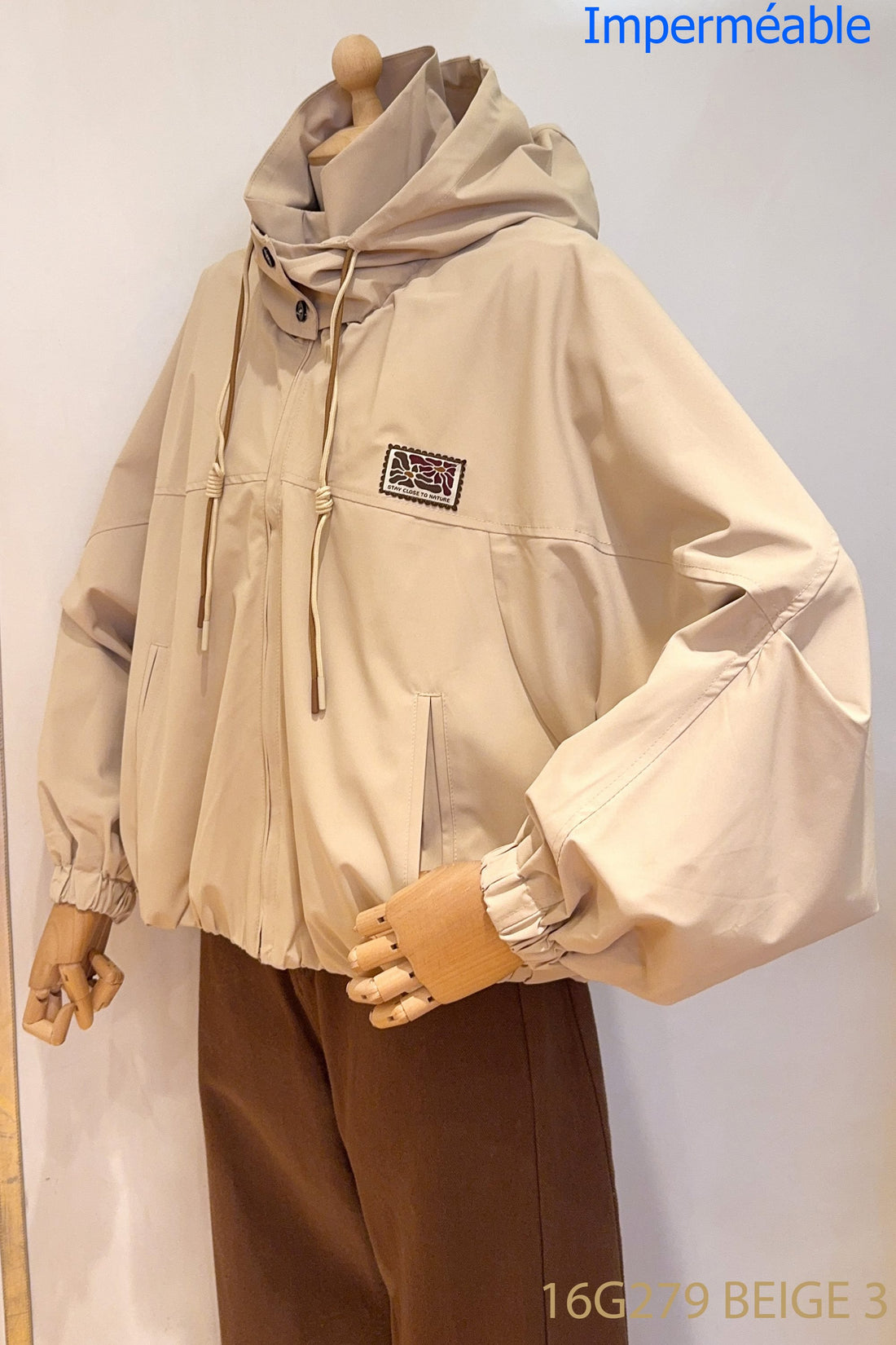 Jacket imperméable avec patch 16g279