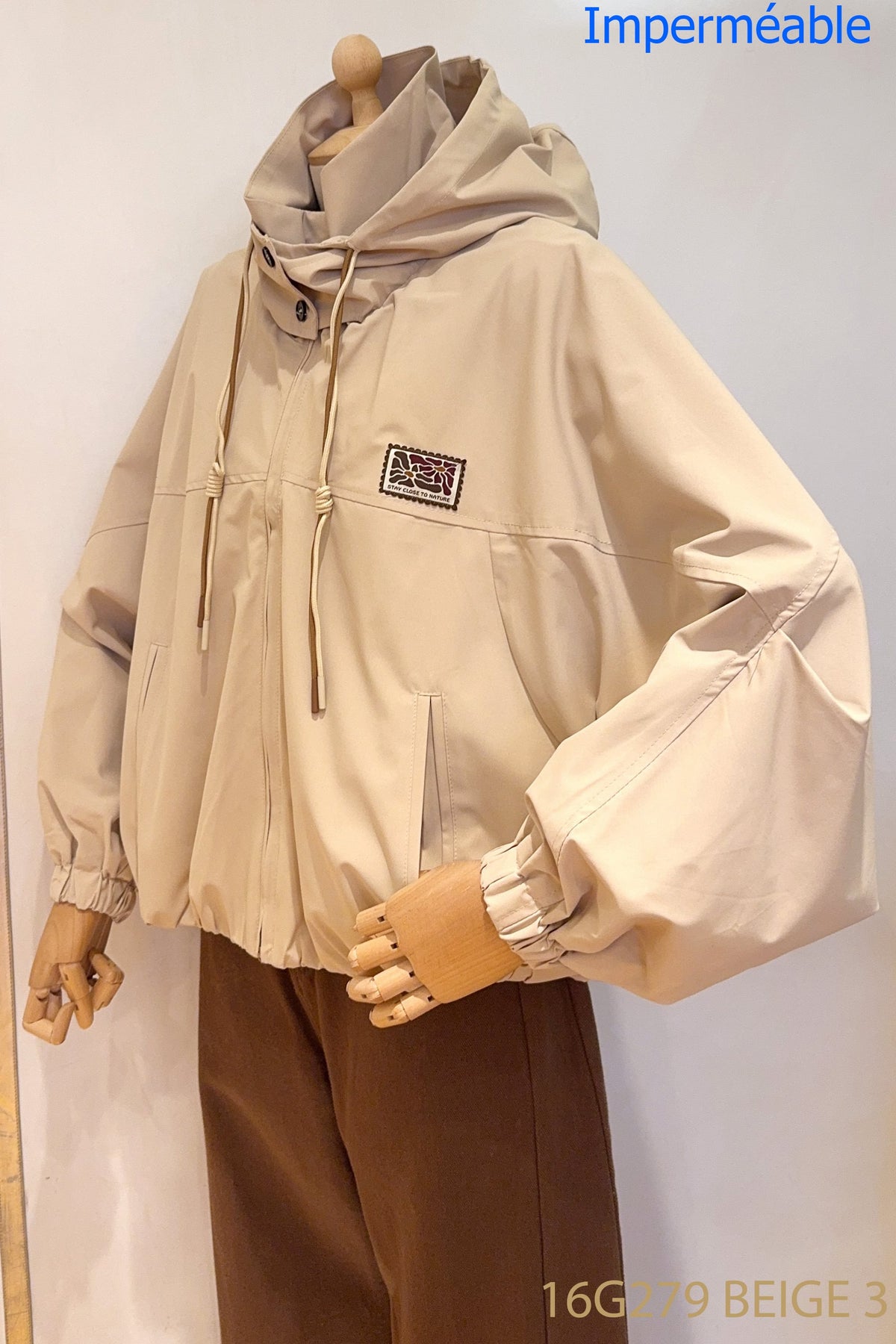 Jacket imperméable avec patch 16g279