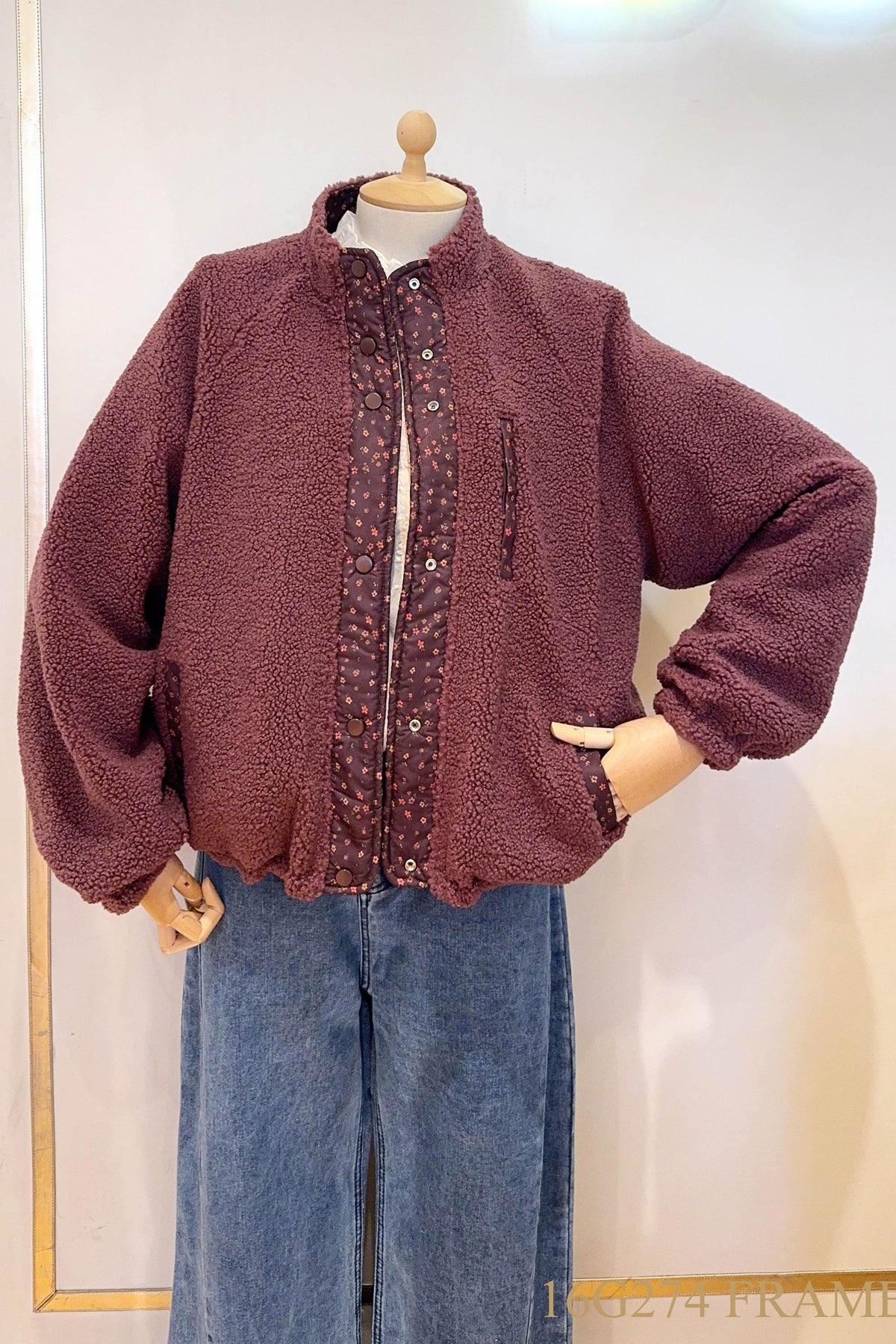 Reversibel teddy coat with small flowers AOP