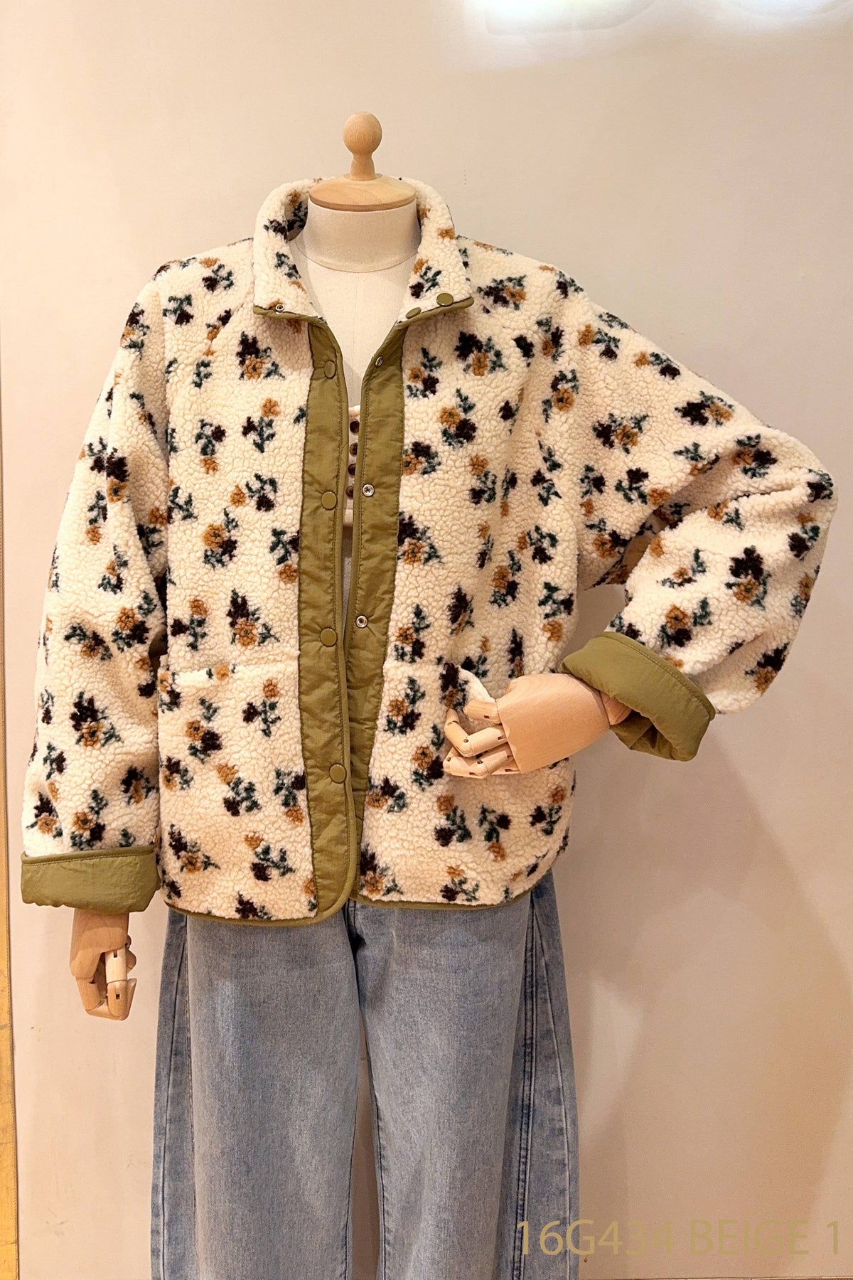Reversibel teddy coat with flowers
