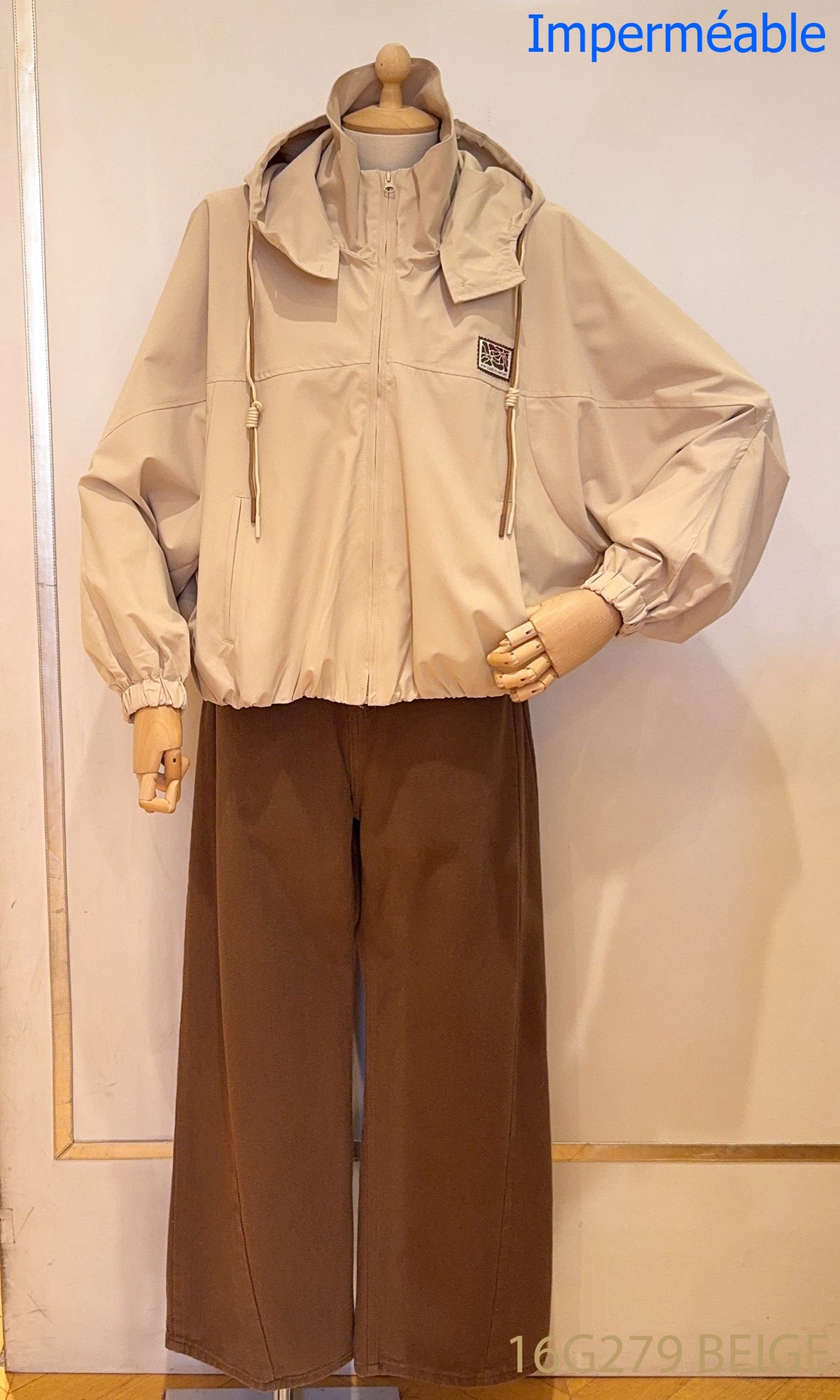 Jacket imperméable avec patch 16g279