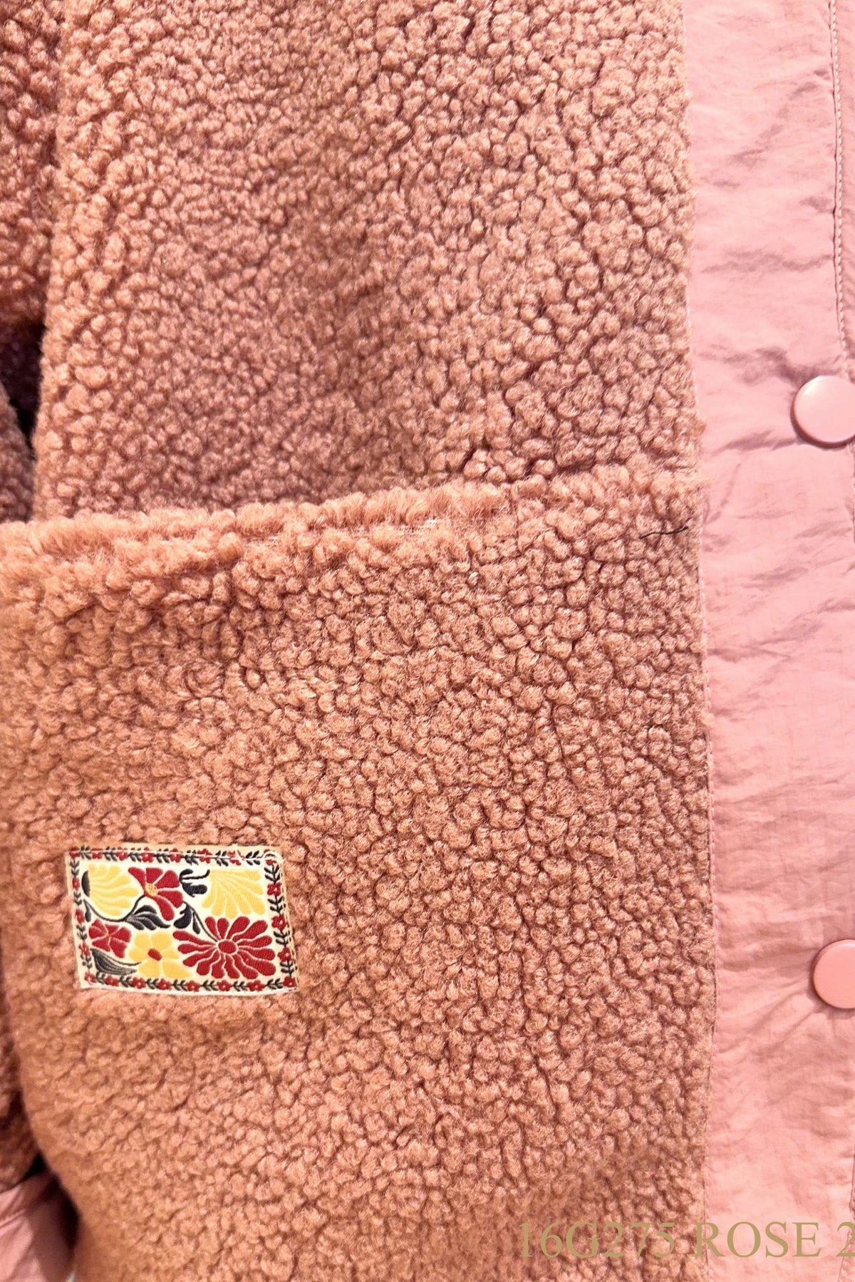 Reversibel teddy coat with patch