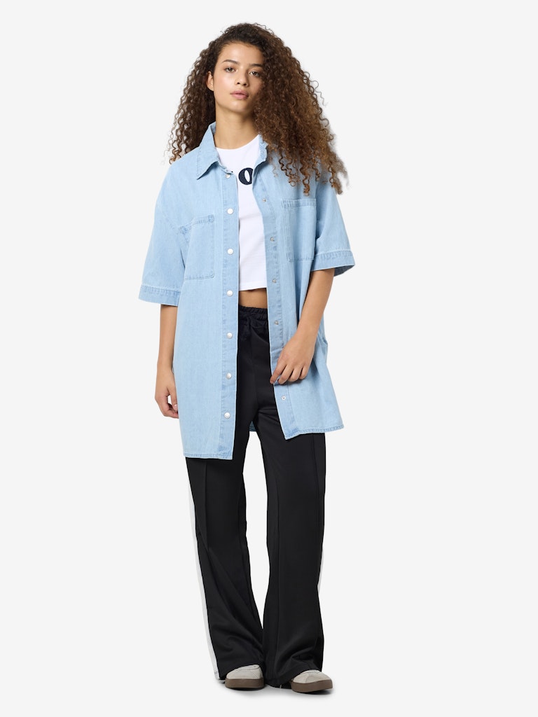 Jurken - Nmoregon S/S Denim Acid Shirt Dress van noisy may