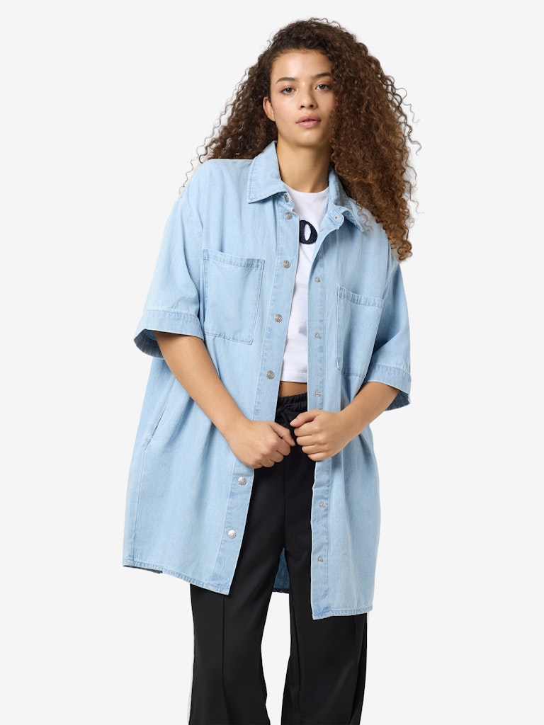 Jurken - Nmoregon S/S Denim Acid Shirt Dress van noisy may