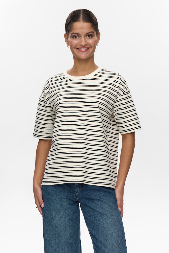 Cloud Dancer T-shirts - Numacie T-Shirt van Numph