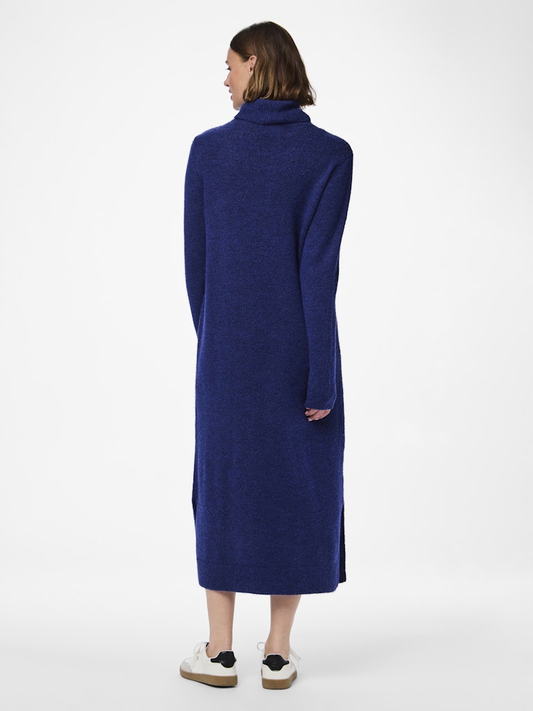 Jurken Pcjuliana Ls Rollneck Knit Dress Noos - AW24 van Pieces