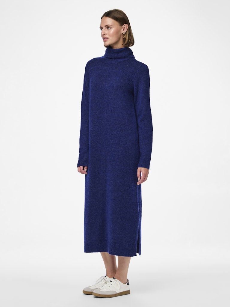 Jurken Pcjuliana Ls Rollneck Knit Dress Noos - AW24 van Pieces