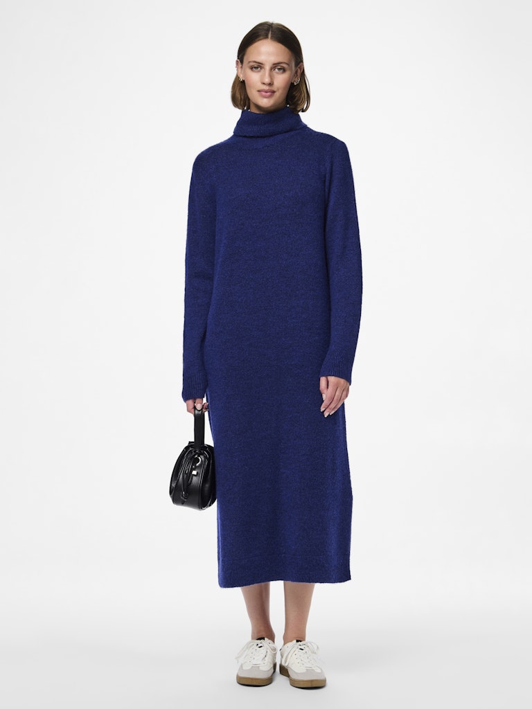 Jurken Pcjuliana Ls Rollneck Knit Dress Noos - AW24 van Pieces