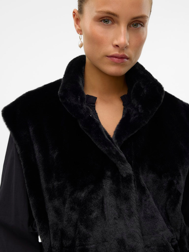 Black Jassen - Vmsonjapoppy Faux Fur Waistcoat van Vero moda