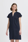 Byfalakka V-Neck Dress - SS26 van b.young – Jurken voor dames | Meisjes Brugge