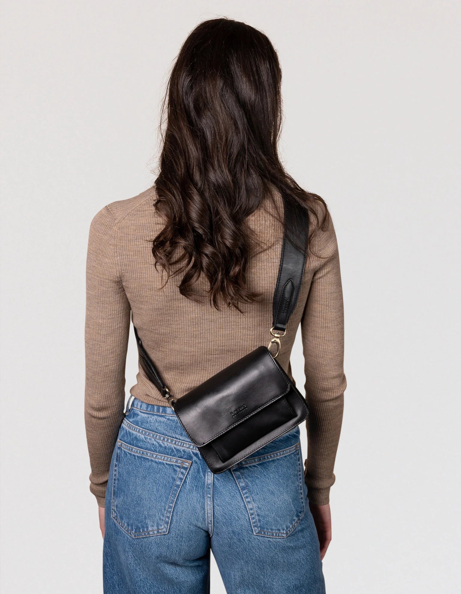 Handtassen - HARPER MINI Black Classic Leather bag van O My Bag