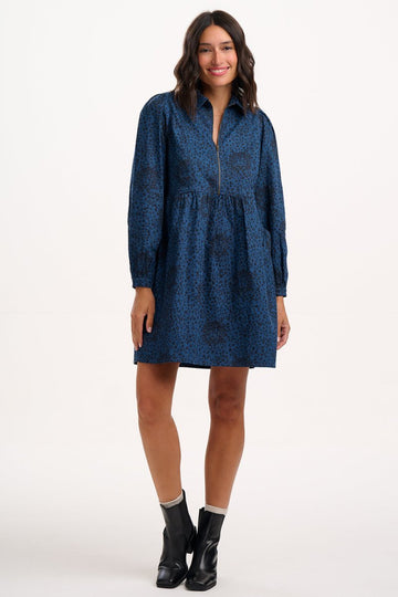 Petrol Navy, Hidden Leopard Jurken - Karen Mini Smock Dress van Sugarhill Boutique