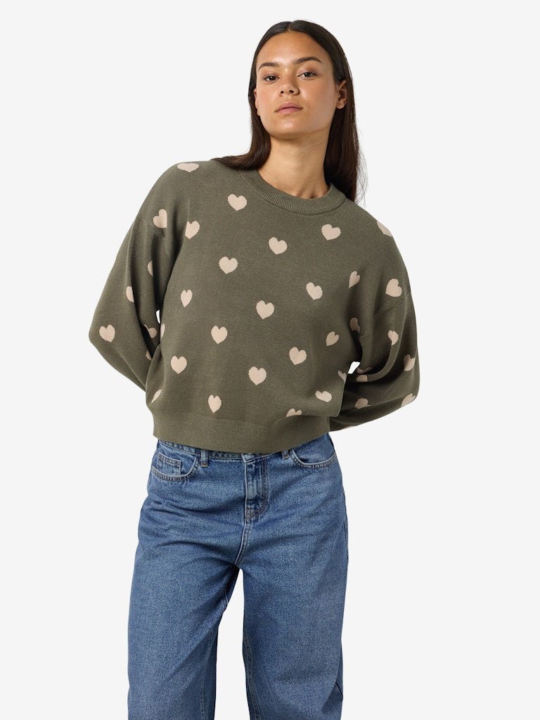 Kalamata HUMUS HEARTS Pulls - Nmcharlott L/S O-Neck Knit Noos van noisy may