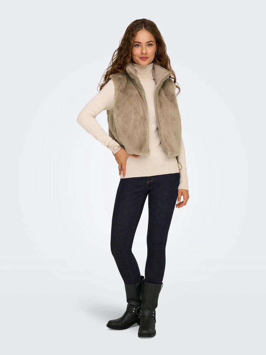 Onldana Life Faux Fur Waistcoat reversible van Only – Cardigans voor dames | Meisjes Brugge