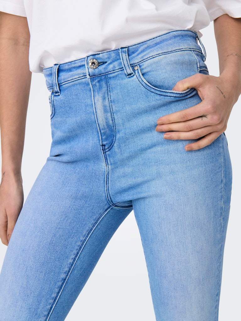 Onlstellar Life S/S Place Top Box - koop T-shirts van Only bij Meisjes Brugge