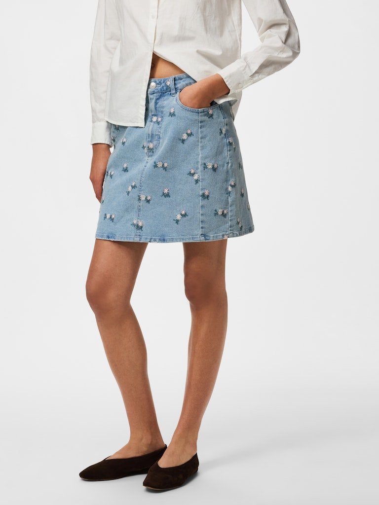 Pcflora Hw Short Denim Emb Skirt Noos van Pieces – Rokken voor dames | Meisjes Brugge