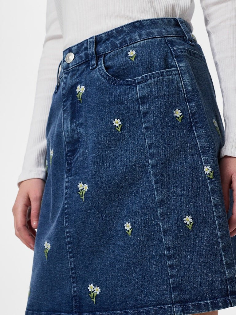 Pcflora Hw Short Denim Emb Skirt Noos van Pieces – Rokken voor dames | Meisjes Brugge