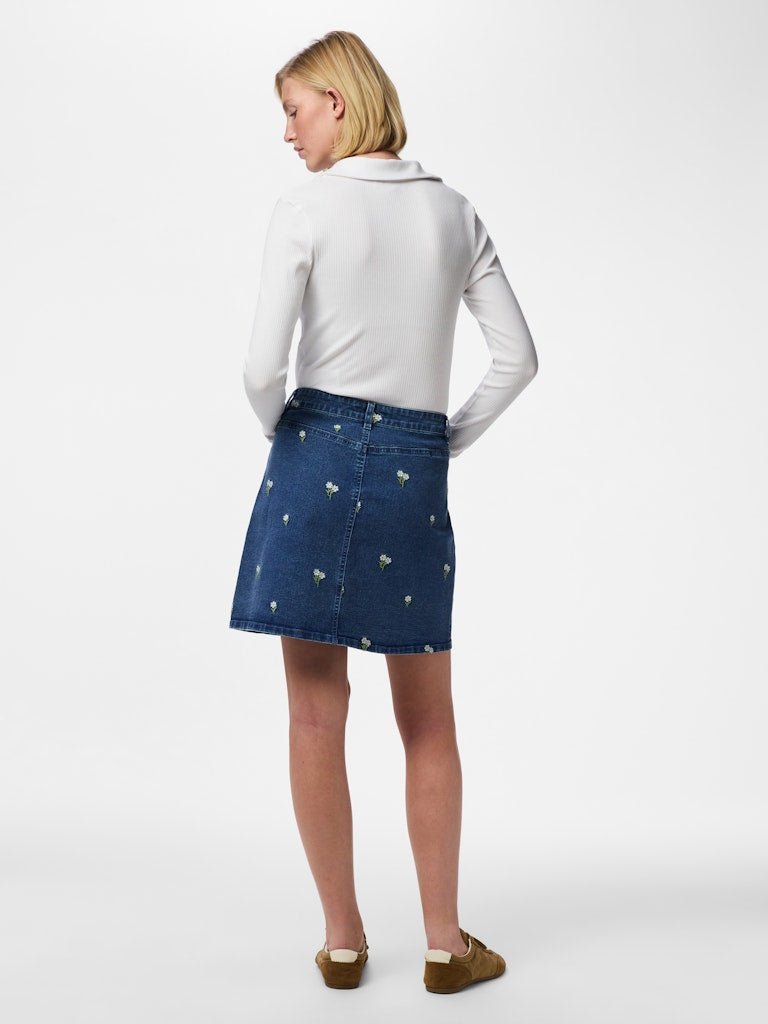 Pcflora Hw Short Denim Emb Skirt Noos van Pieces – Rokken voor dames | Meisjes Brugge