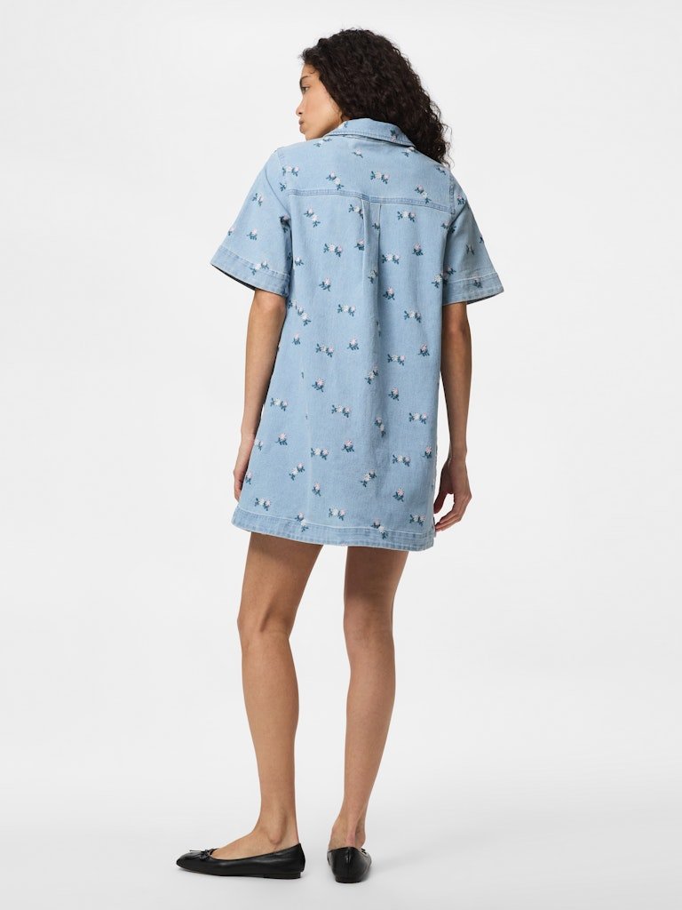 Pcflora Ss Denim Emb Dress – Jurken voor dames in kleur | Meisjes