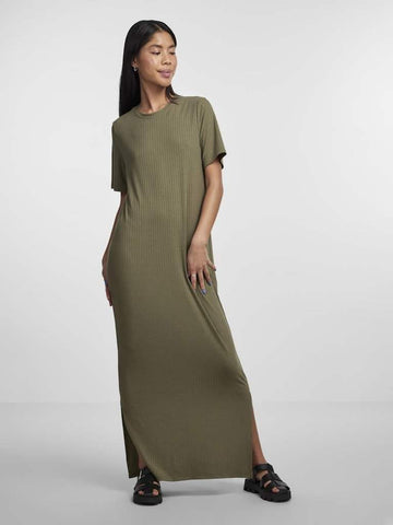 Jurken Pckylie Ss O-Neck Ankle Dress Noos SS24 van Pieces