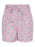 Cloud Dancer FLOWER Shorts - Pcsade Hw Shorts Noos van Pieces