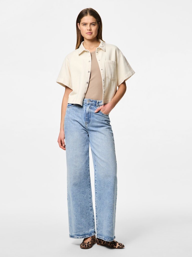 Pcsavanna Ss Denim Shirt - SS26 van Pieces – Shirts voor dames | Meisjes Brugge