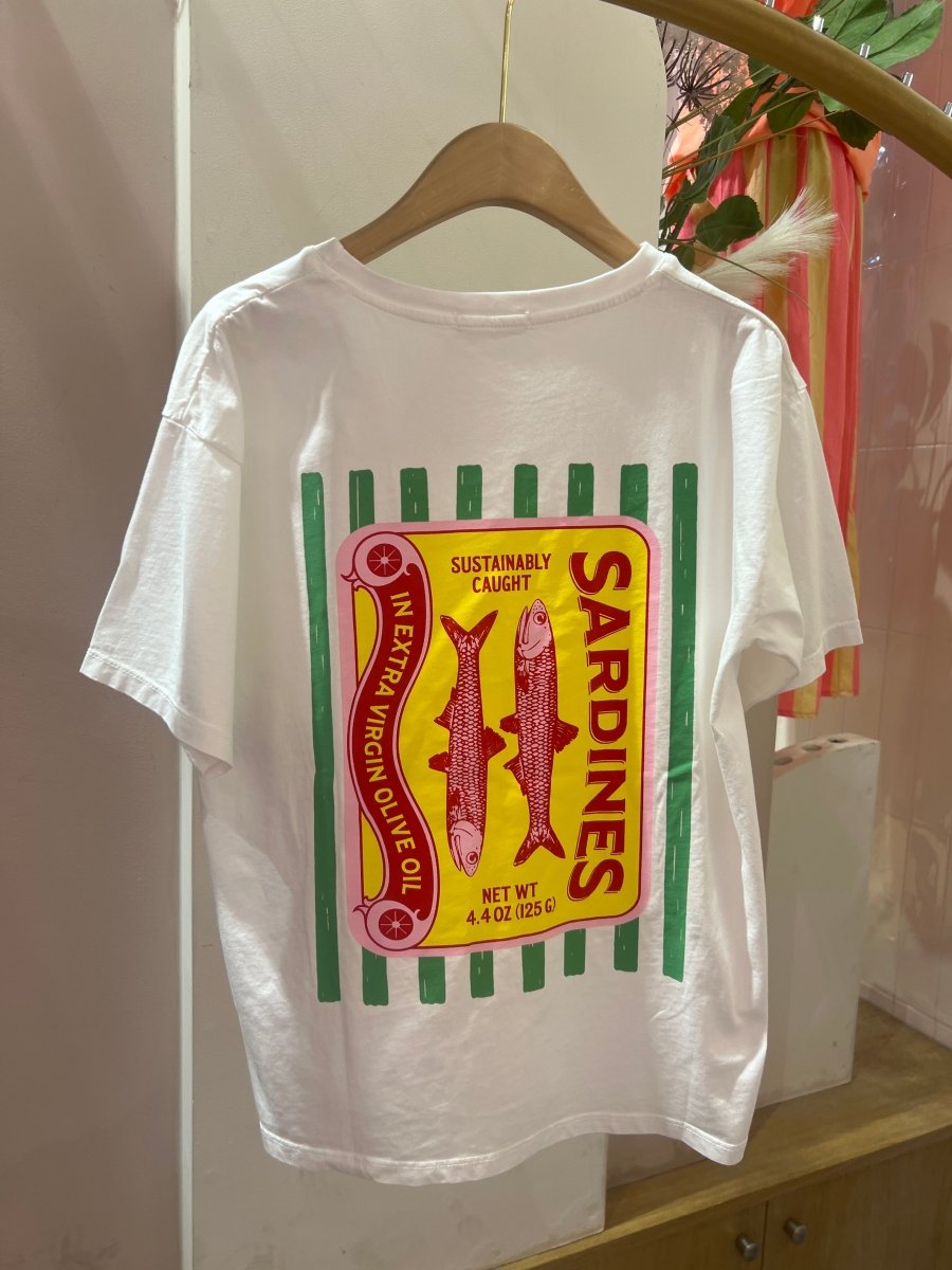 Sardines backprint Tee – T-shirts voor dames in kleur | Meisjes