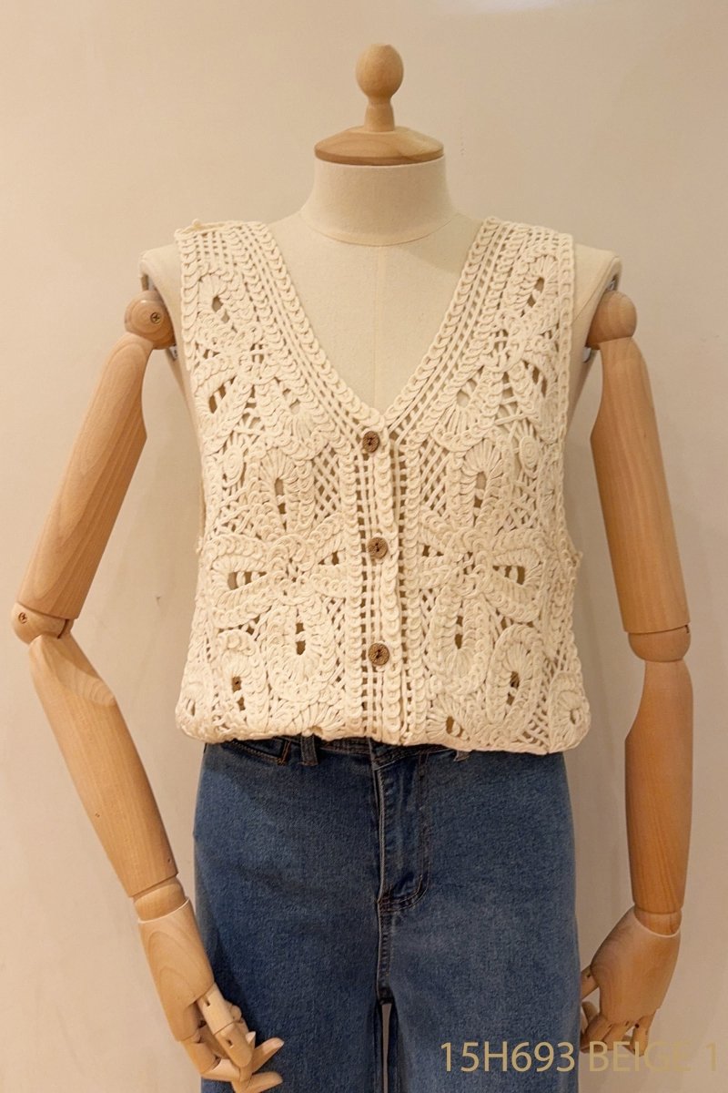 Sleeveless crochet top with buttons – Tops voor dames in kleur | Meisjes