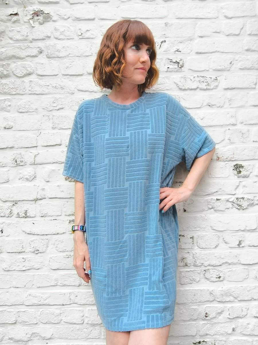 Stella Short Terry Dress van Meisjes Brugge – Jurken voor dames | Meisjes Brugge