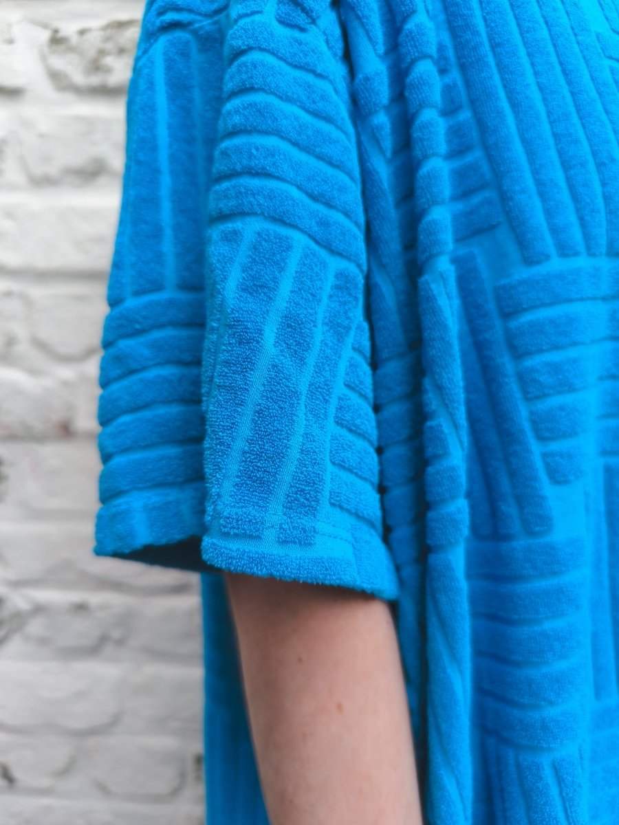 Stella Short Terry Dress van Meisjes Brugge – Jurken voor dames | Meisjes Brugge