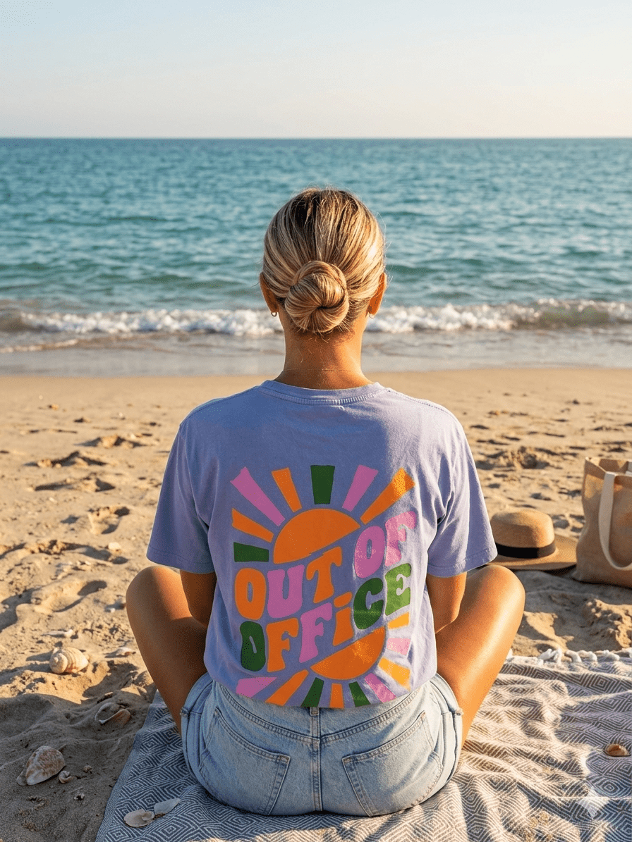 Sunny out of office T-shirt van Meisjes Brugge – T-shirts voor dames | Meisjes Brugge