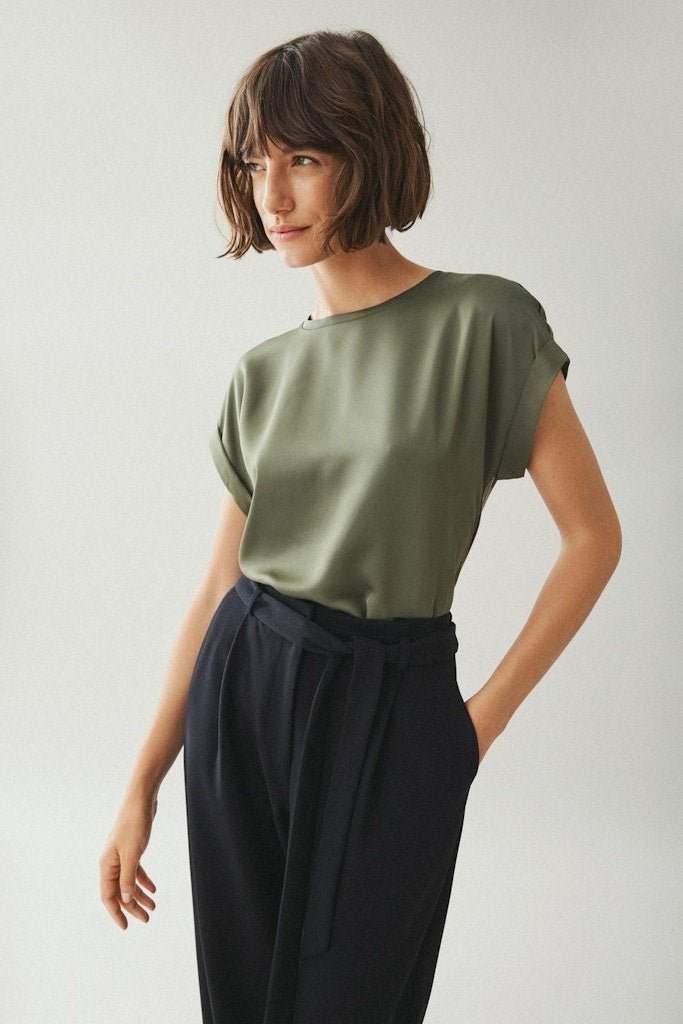 Dusty Olive Tops - Viellette S/S Satin Top Noos - AW24 van Vila