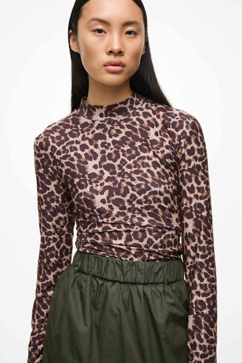 Vileoa L/S Rollneck Top Noos Leo - AW25 - koop Tops van Vila bij Meisjes Brugge