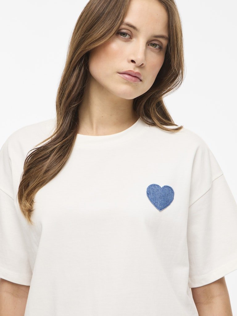 Tops - Vimonie Heart O-Neck S/S Top van Vila