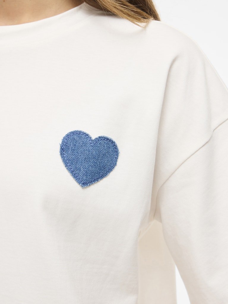 Snow white Tops - Vimonie Heart O-Neck S/S Top van Vila