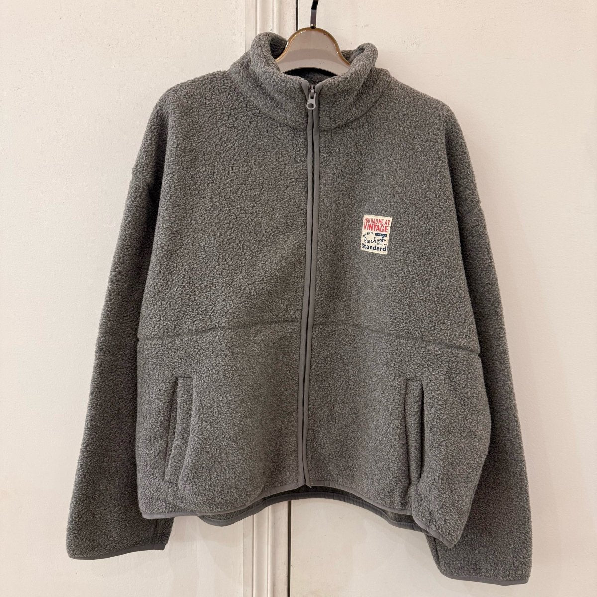 gris Cardigans - Vintage patch teddy cardigan van Michael John