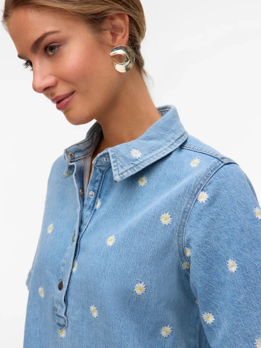 Jurken - Vmocina Ss Daisy Emb Denim Dress van Vero moda