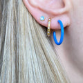Color Hoops Medium Pair - Enamel- koop Juwelen van Lulu Copenhagen bij Tweemeisjes
