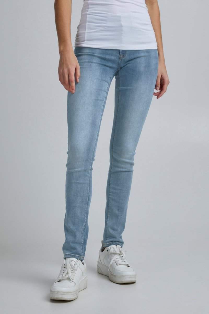 Erin Izaro Light Blue Bleached Jeans - koop Jeans van Ichi bij Meisjes Brugge