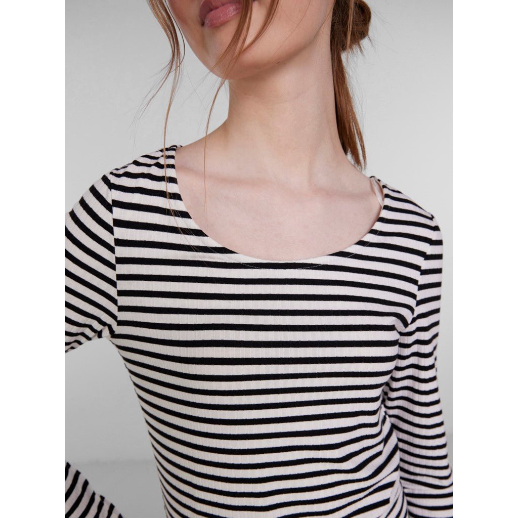 Pckylie Ls O-Neck Stripe Top Noos- koop T-shirts van Pieces bij Tweemeisjes