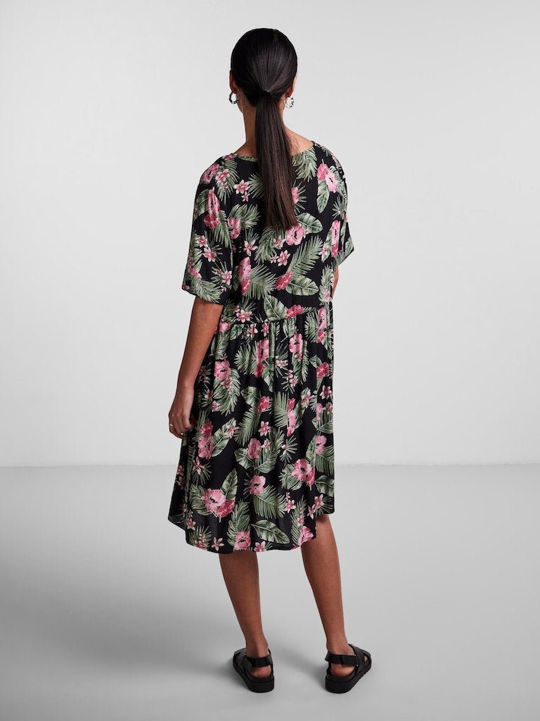 Pcnya Ss Dress- koop Jurken van Pieces bij Tweemeisjes